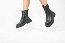 Carica l'immagine nel visualizzatore di Gallery, Stivaletti Donna colore Nero