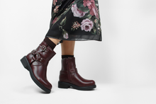Carica l'immagine nel visualizzatore di Gallery, Stivaletti Biker Donna colore Bordeaux