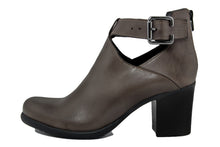 Carica l'immagine nel visualizzatore di Gallery, Stivaletto con tacco Donna in Pelle Marrone