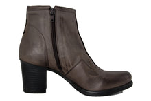 Carica l'immagine nel visualizzatore di Gallery, Stivaletto con tacco Donna in Pelle Marrone