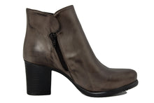 Carica l'immagine nel visualizzatore di Gallery, Stivaletto con tacco Donna in Pelle Marrone