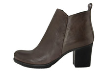 Carica l'immagine nel visualizzatore di Gallery, Stivaletto con tacco Donna in Pelle Marrone