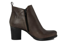 Carica l'immagine nel visualizzatore di Gallery, Stivaletto con tacco Donna in Pelle Marrone