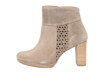 Carica l'immagine nel visualizzatore di Gallery, Stivaletti Donna In Pelle Beige