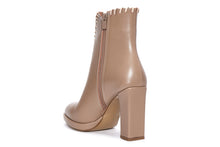 Carica l'immagine nel visualizzatore di Gallery, Stivaletti Donna colore Beige