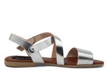 Carica l&#39;immagine nel visualizzatore di Gallery, Sandali Flat Made in Italy in pelle colore Argentato
