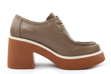 Carica l&#39;immagine nel visualizzatore di Gallery, Stringate Donna colore Beige
