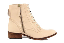 Carica l&#39;immagine nel visualizzatore di Gallery, Anfibio Donna in Pelle Beige
