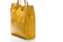 Carica l&#39;immagine nel visualizzatore di Gallery, Borse Donna colore Giallo in pelle Made in Italy
