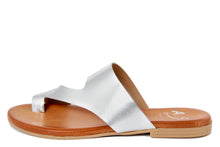 Carica l&#39;immagine nel visualizzatore di Gallery, Sandali flat Donna in Pelle Argentato
