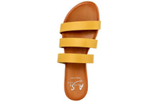 Carica l&#39;immagine nel visualizzatore di Gallery, Sandali flat Donna in Pelle Giallo
