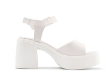 Carica l&#39;immagine nel visualizzatore di Gallery, Sandali Donna colore Bianco
